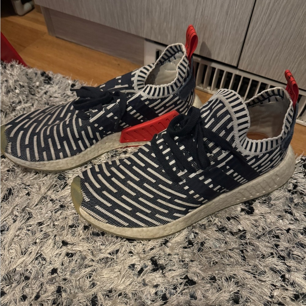 ADIDAS NMD R2 Men’s Sneakers - Picture 2 of 4